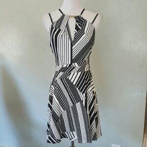 NWT Black & White zigzag women's stiped dress size Small (F15)